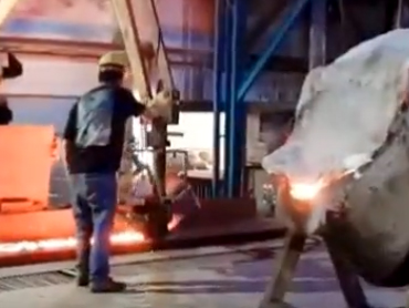 El manipulador de fosa multifuncional davant del forn aplicable a la indústria de la fosa